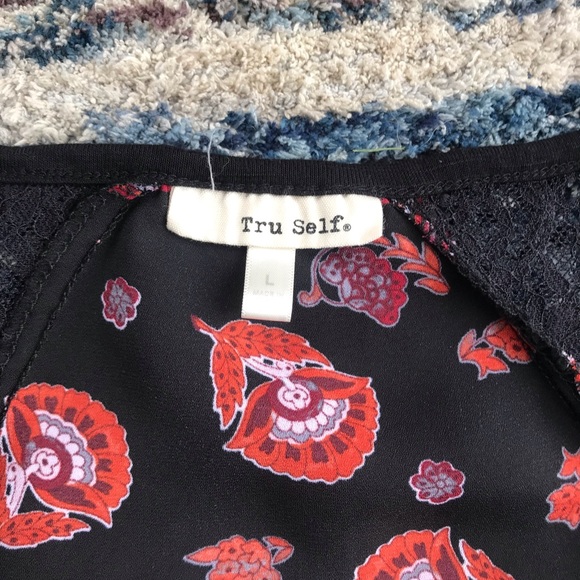 Back Designed Top - Picture 3 of 3